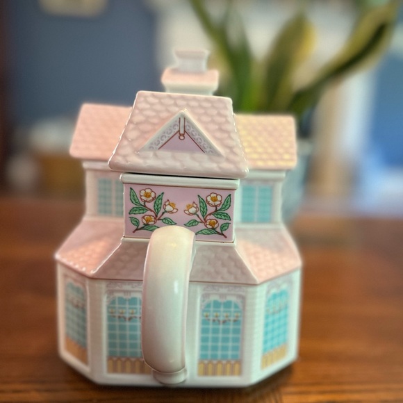 Lenox Village Collection Village Tea Room Teapot in EUC - Picture 2 of 6